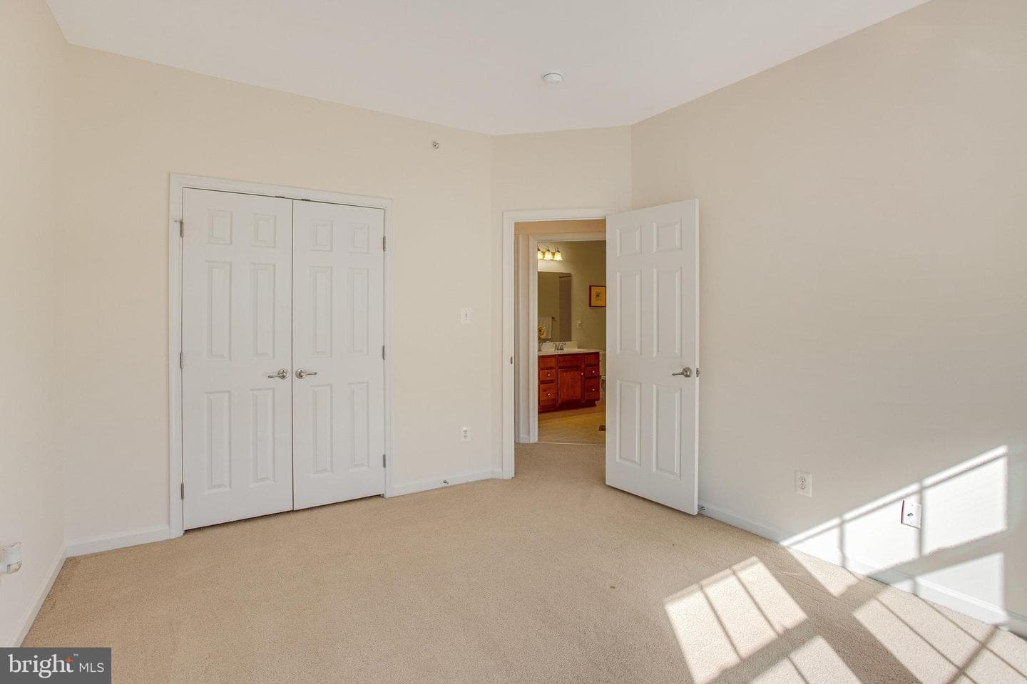 15053 Leicestershire Street photo 26