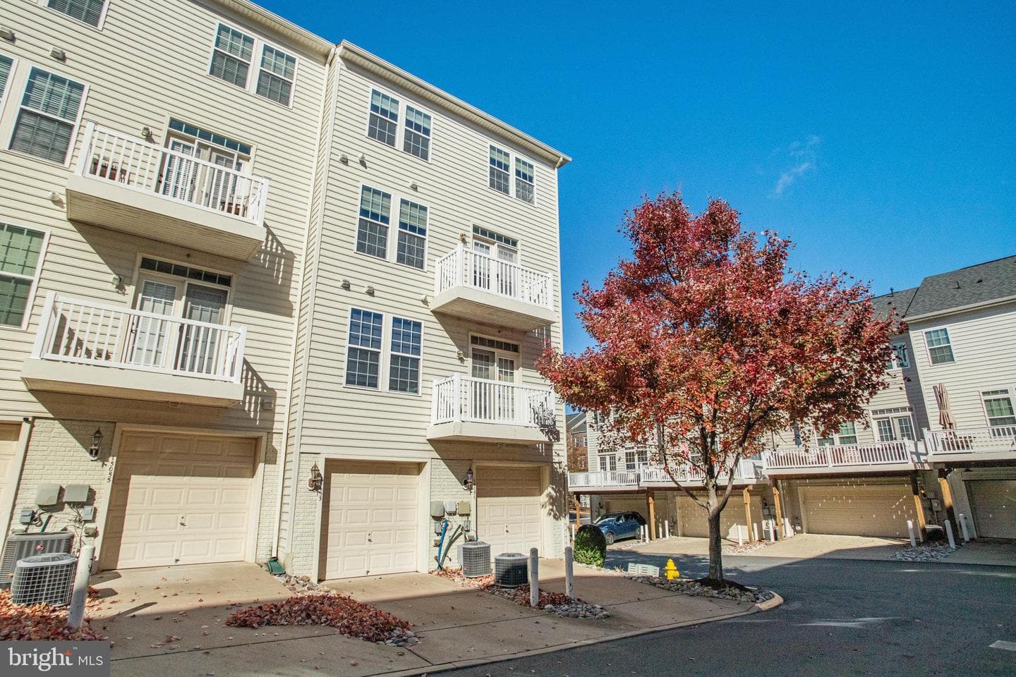 15053 Leicestershire Street photo 32