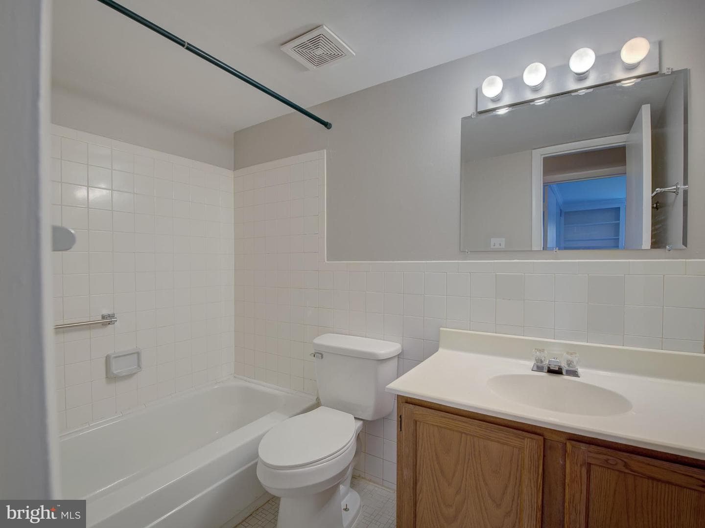 1523 Colonial Drive #104 photo 15