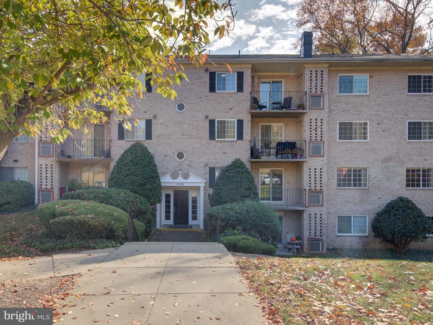 1523 Colonial Drive #104 photo 2