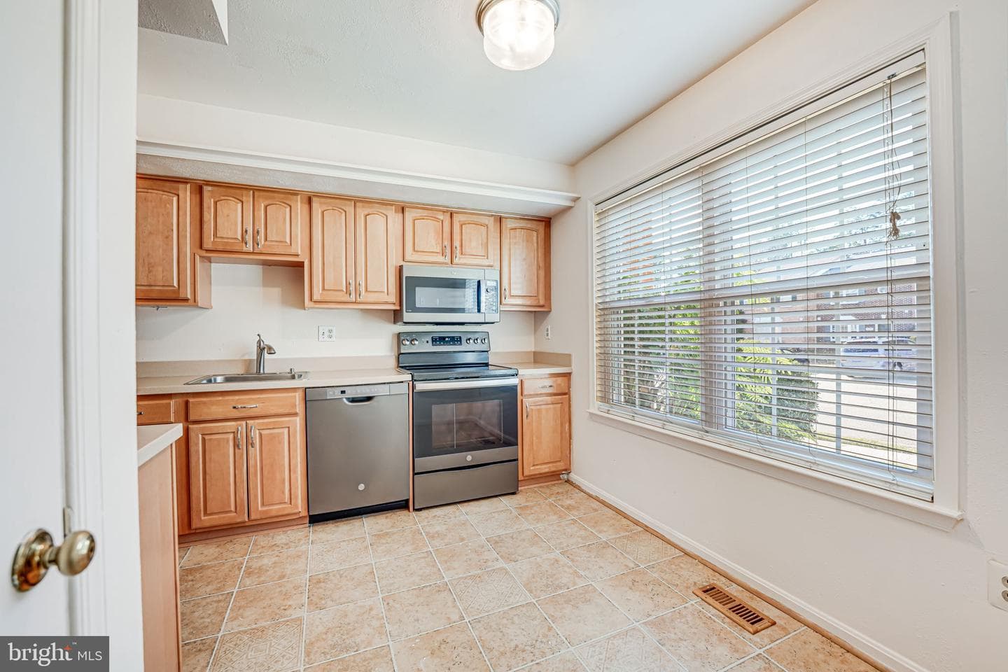 15593 Traverser Court photo 4