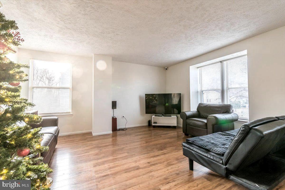 1823 Tilletson Place photo 3