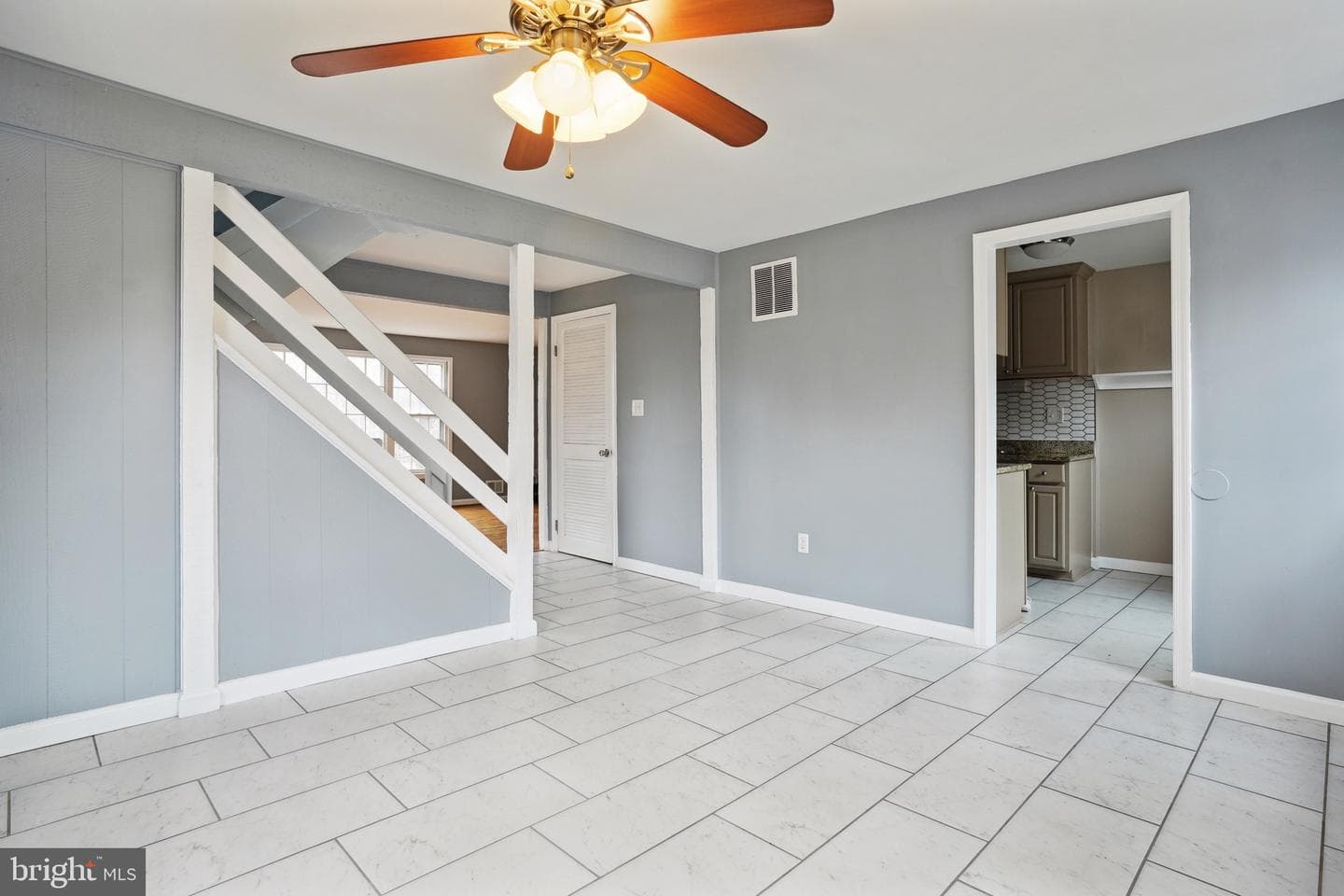 1426 Deerfield Lane photo 2