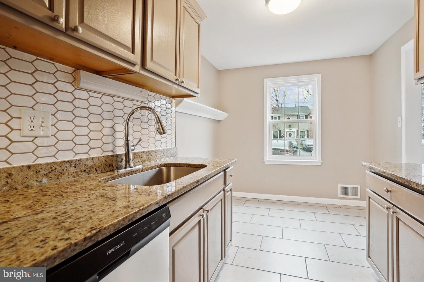 1426 Deerfield Lane photo 7