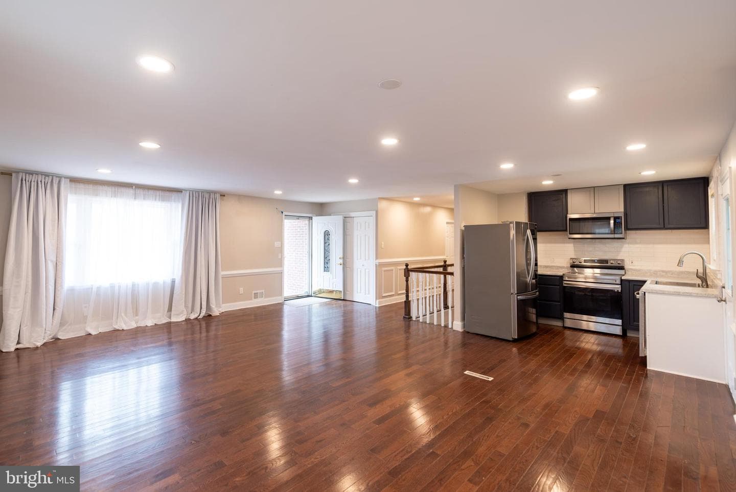 1405 Woodside Drive photo 4