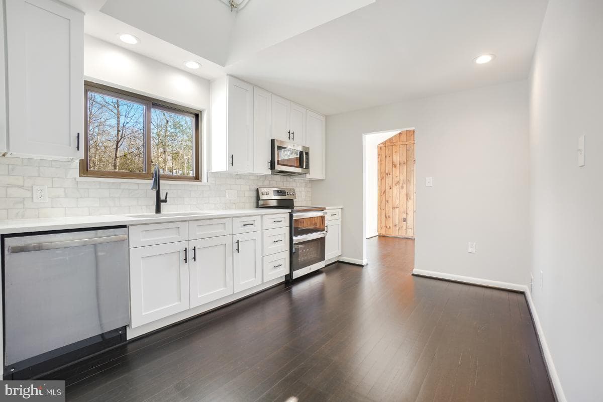 6181 Occoquan Forest Drive photo 13