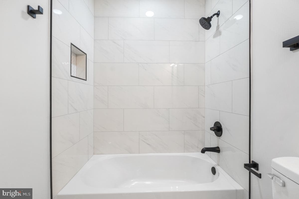 6181 Occoquan Forest Drive photo 20