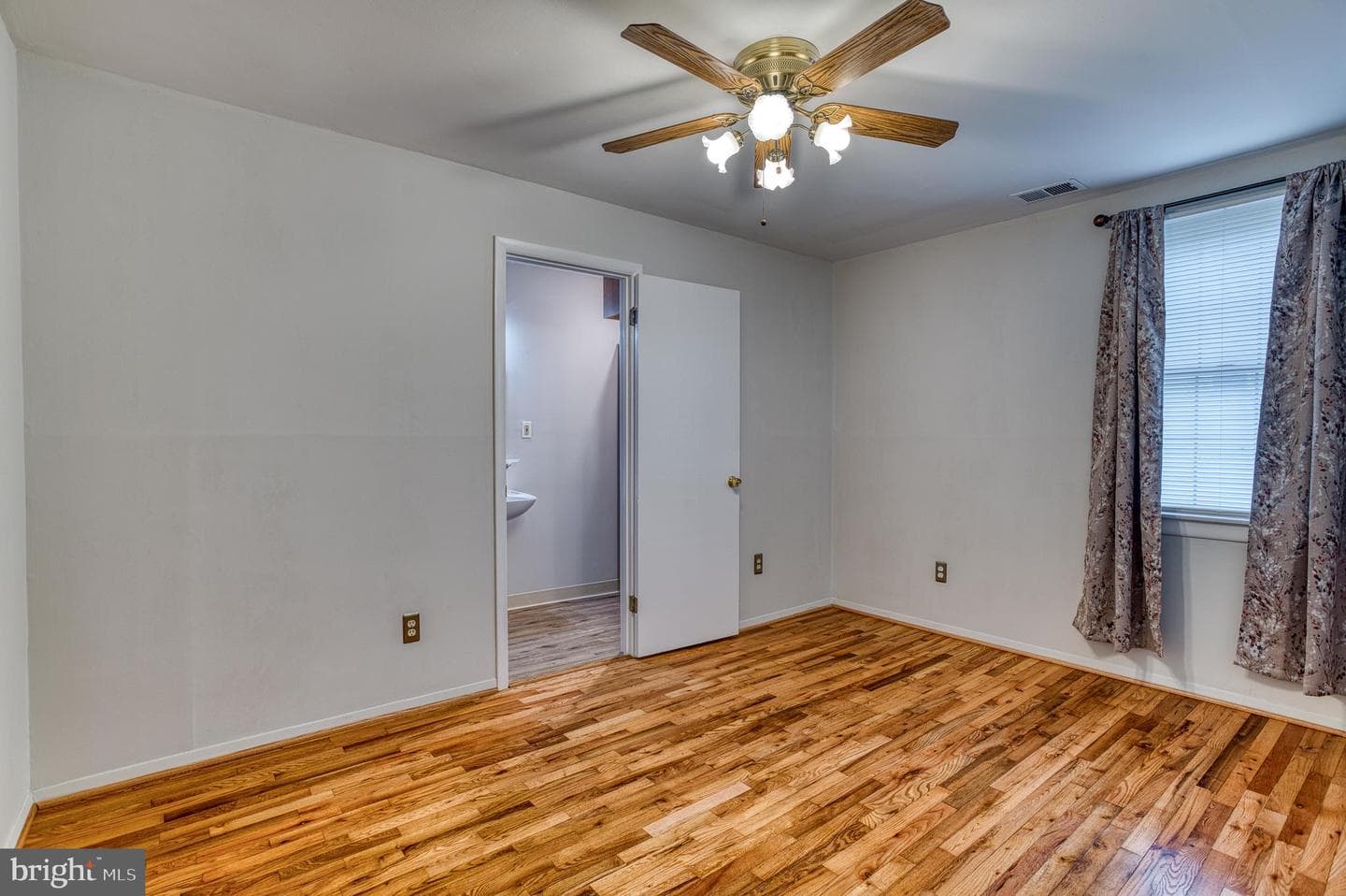 3565 Maple Street photo 4