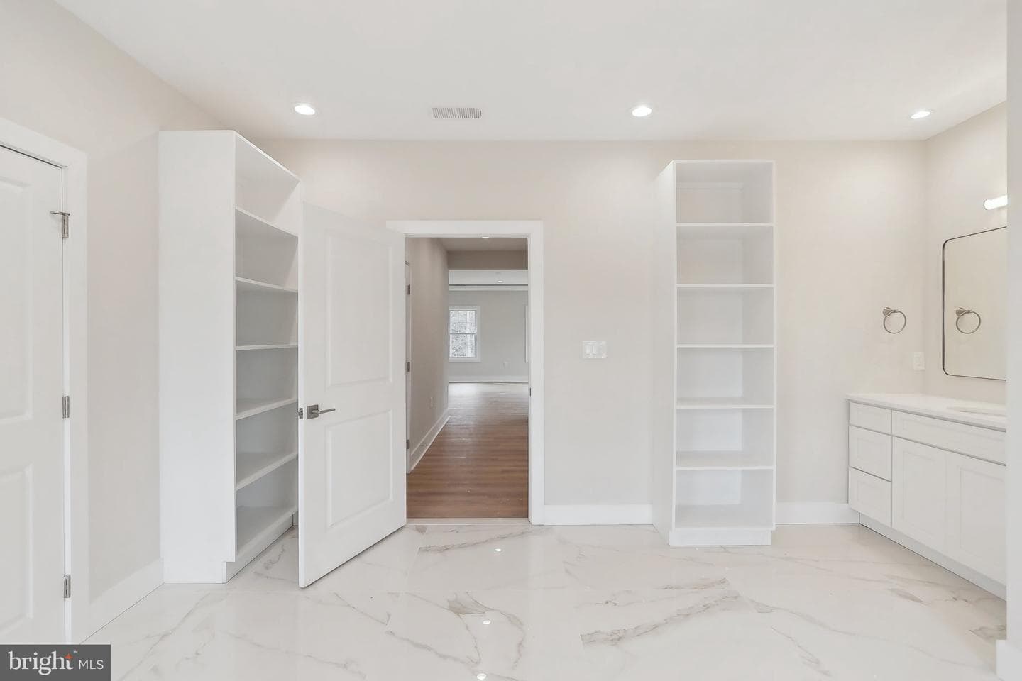 5660 Hoadly Road photo 69