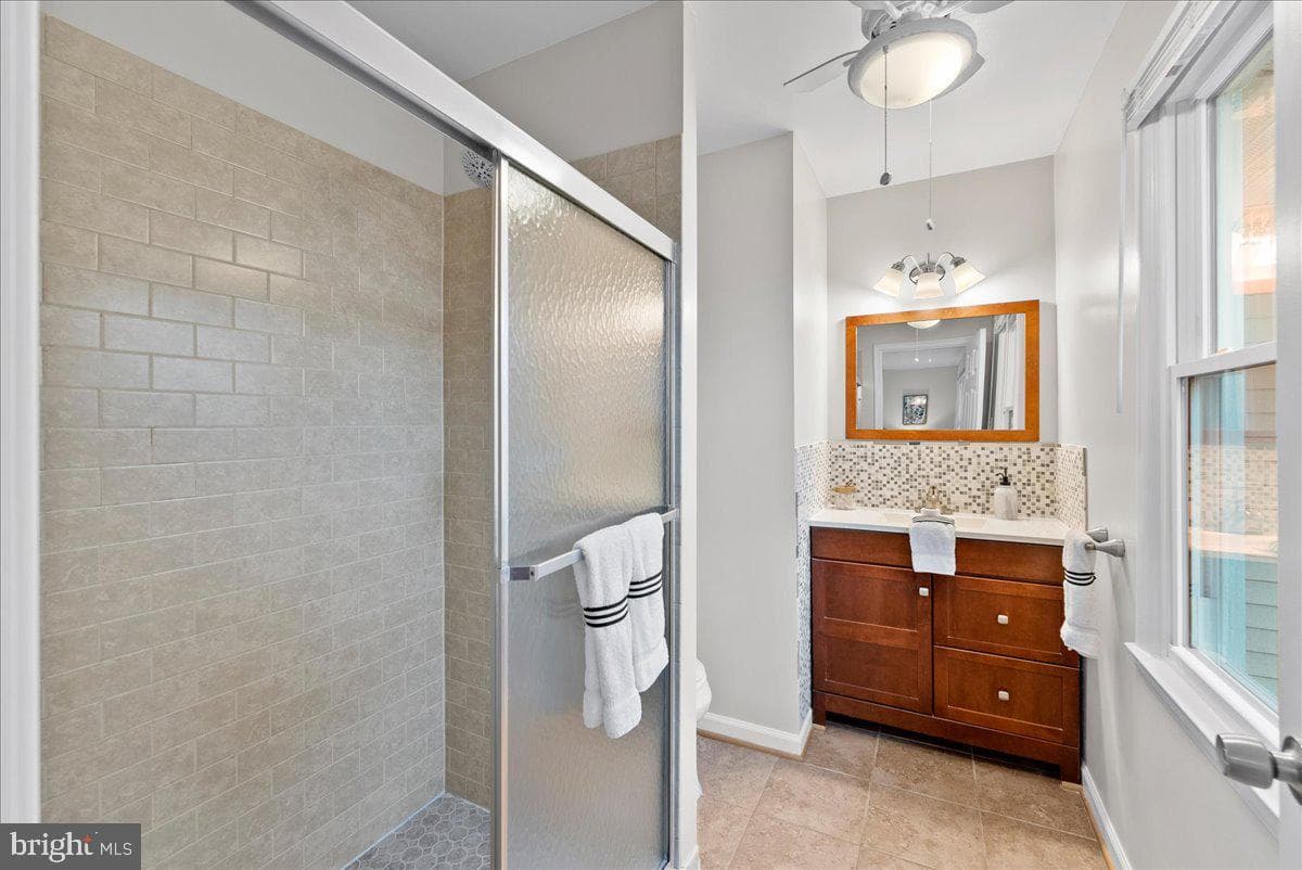 2402 Sagamore Court photo 24
