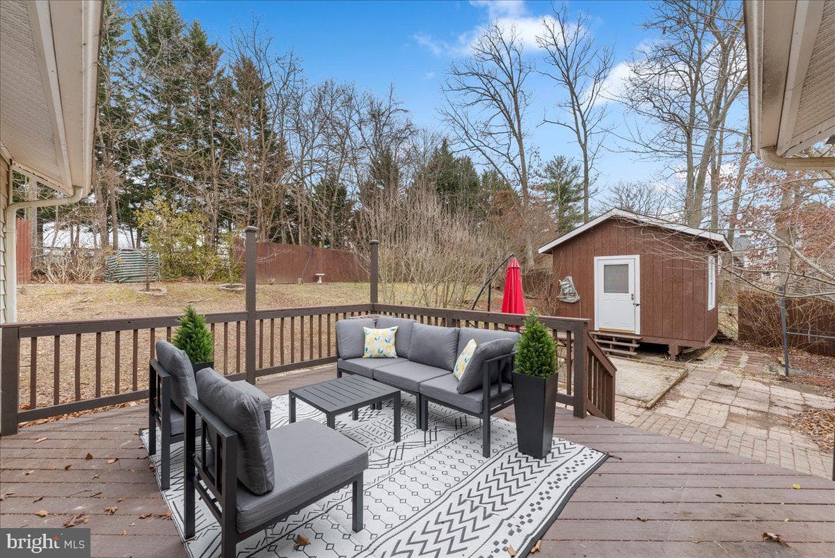 2402 Sagamore Court photo 28