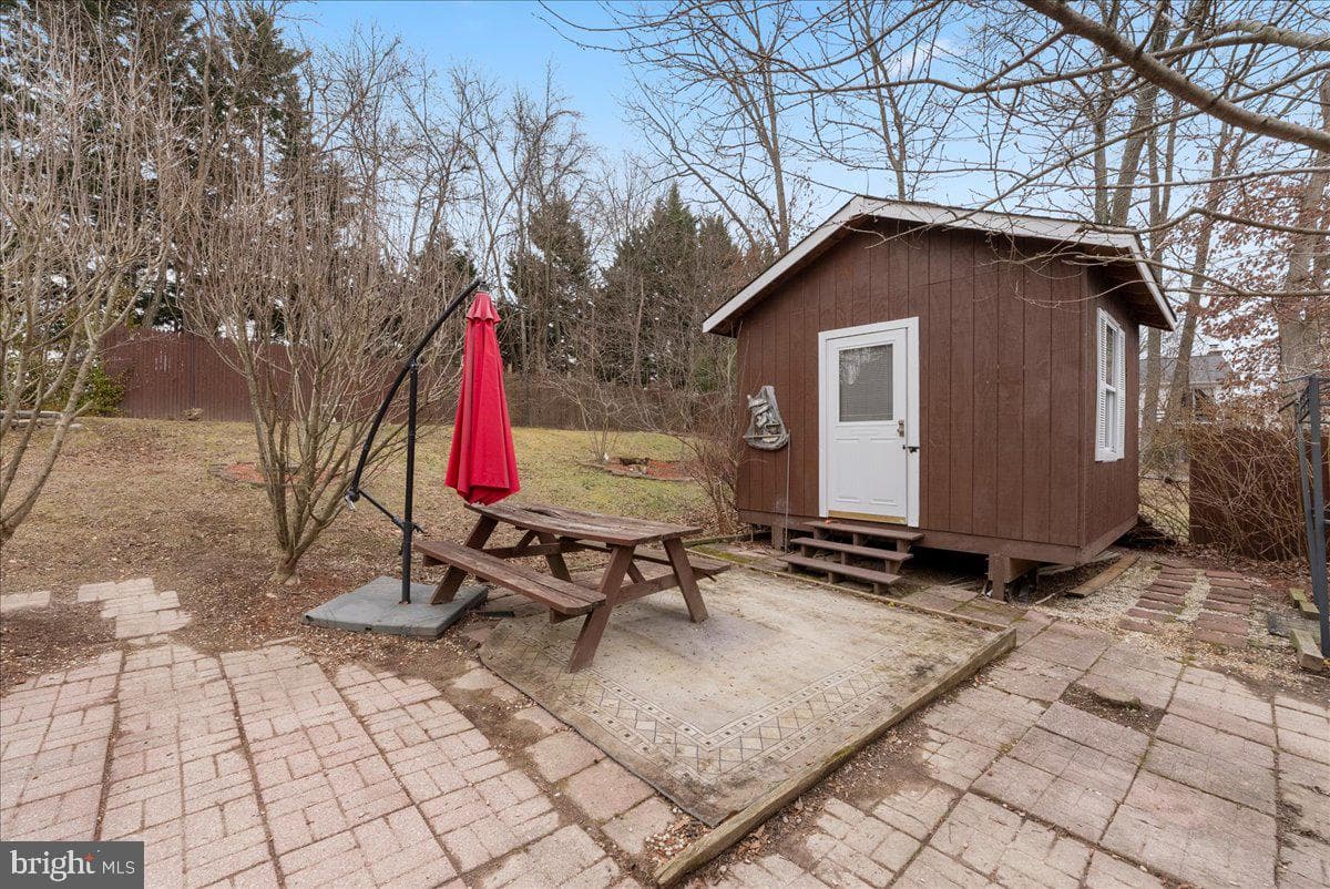 2402 Sagamore Court photo 29