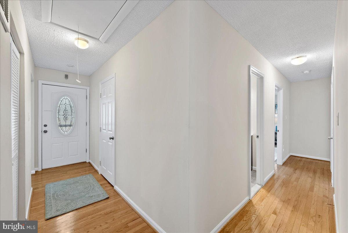 2402 Sagamore Court photo 3
