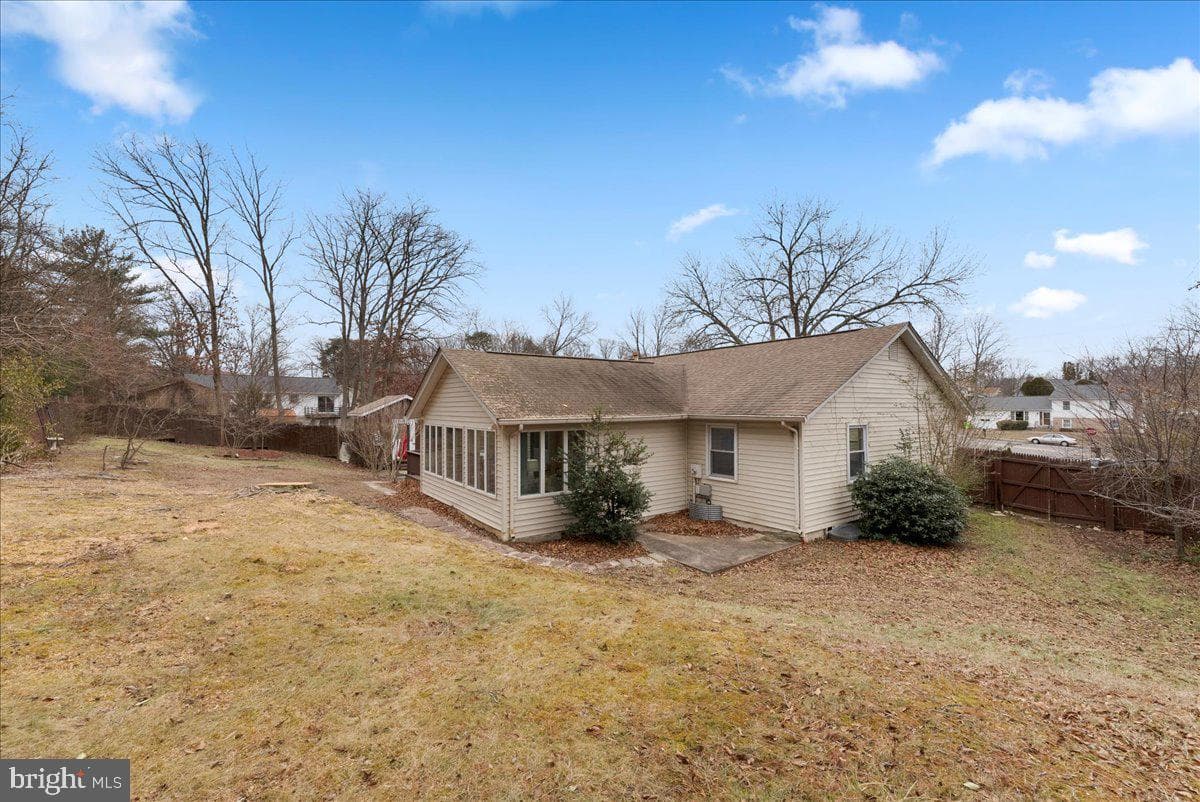 2402 Sagamore Court photo 32