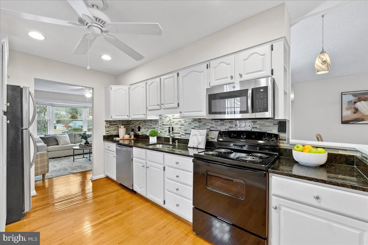 2402 Sagamore Court photo 8