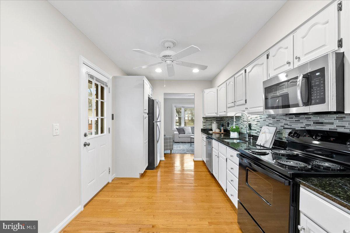 2402 Sagamore Court photo 9