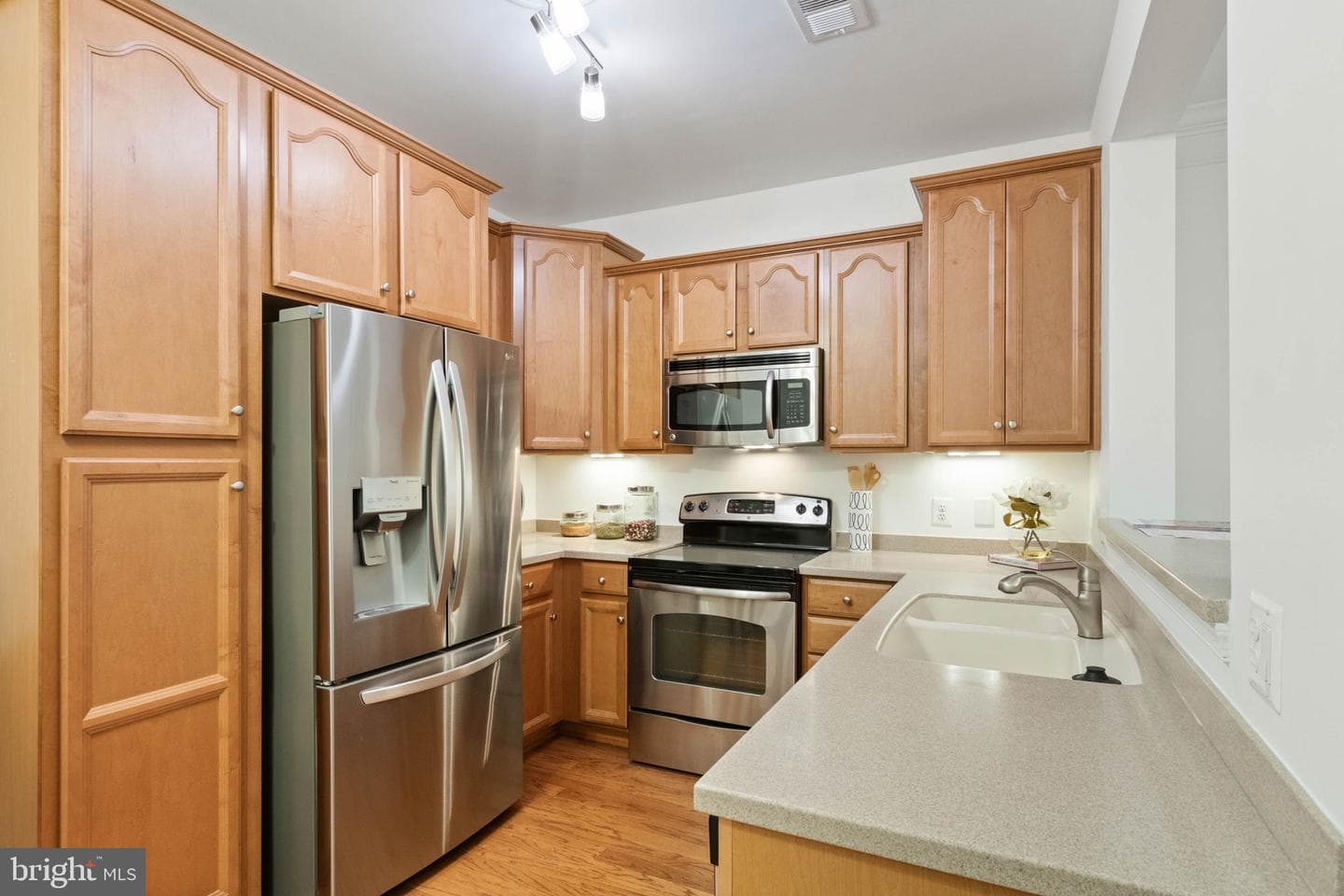 7055 Heritage Hunt Drive #201 photo 18