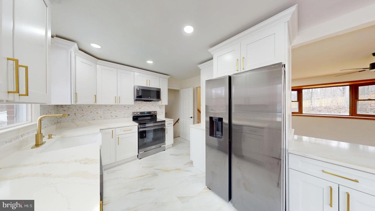 7016 Harvey Road photo 4