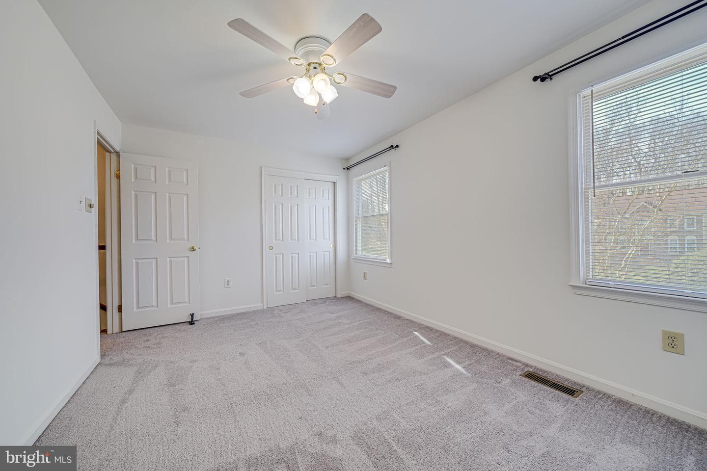 16005 Kenilworth Court photo 37