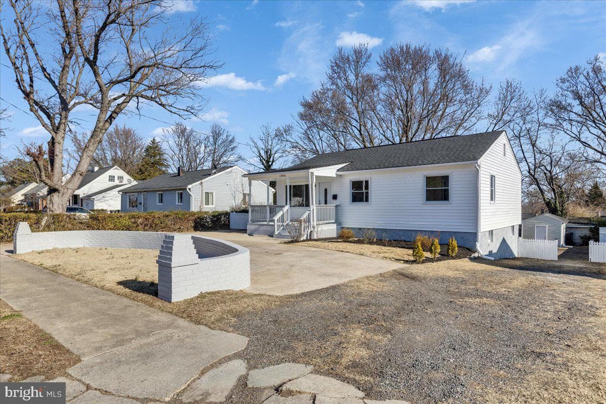 13916 Mathews Drive photo 2