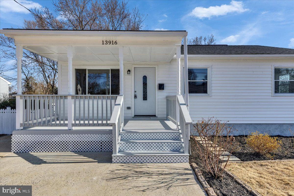 13916 Mathews Drive photo 4