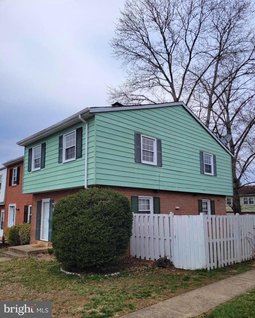 2853 Banks Court photo 2