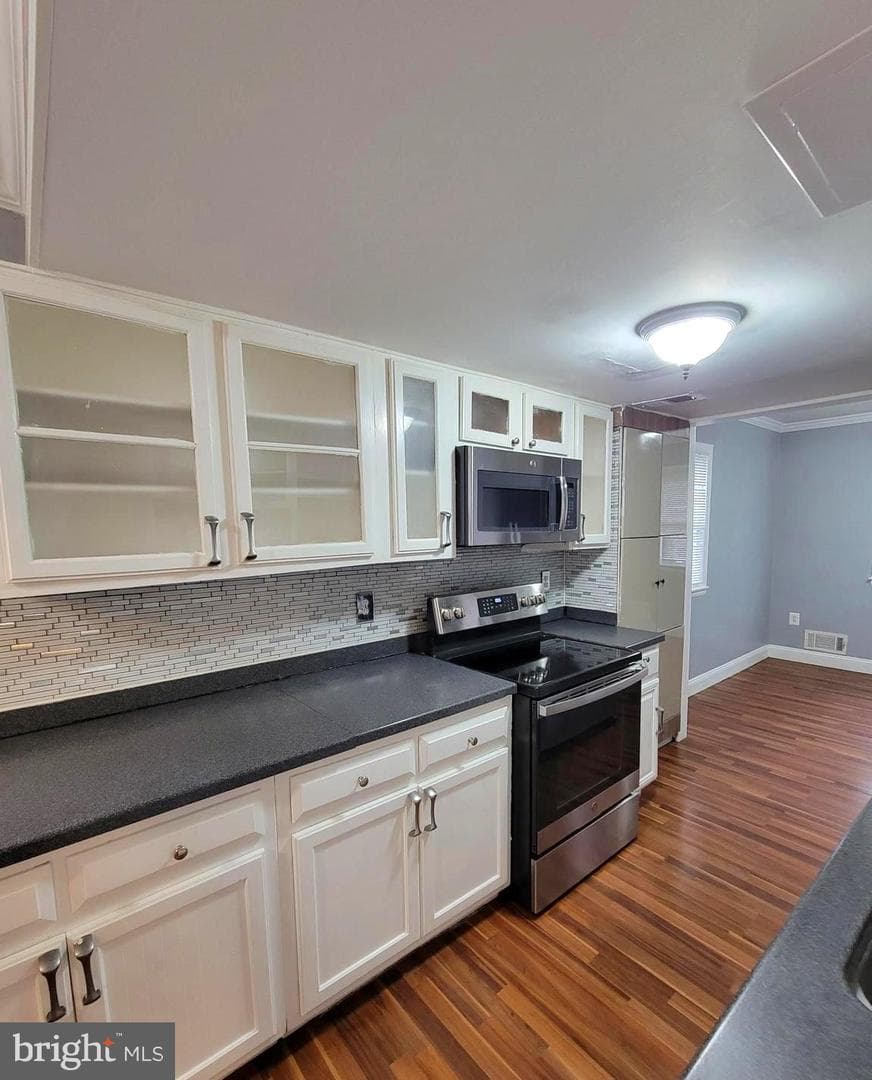 2853 Banks Court photo 9