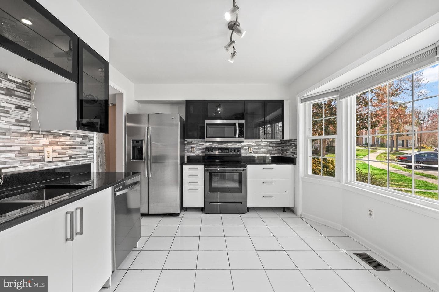3240 Foothill Street photo 4