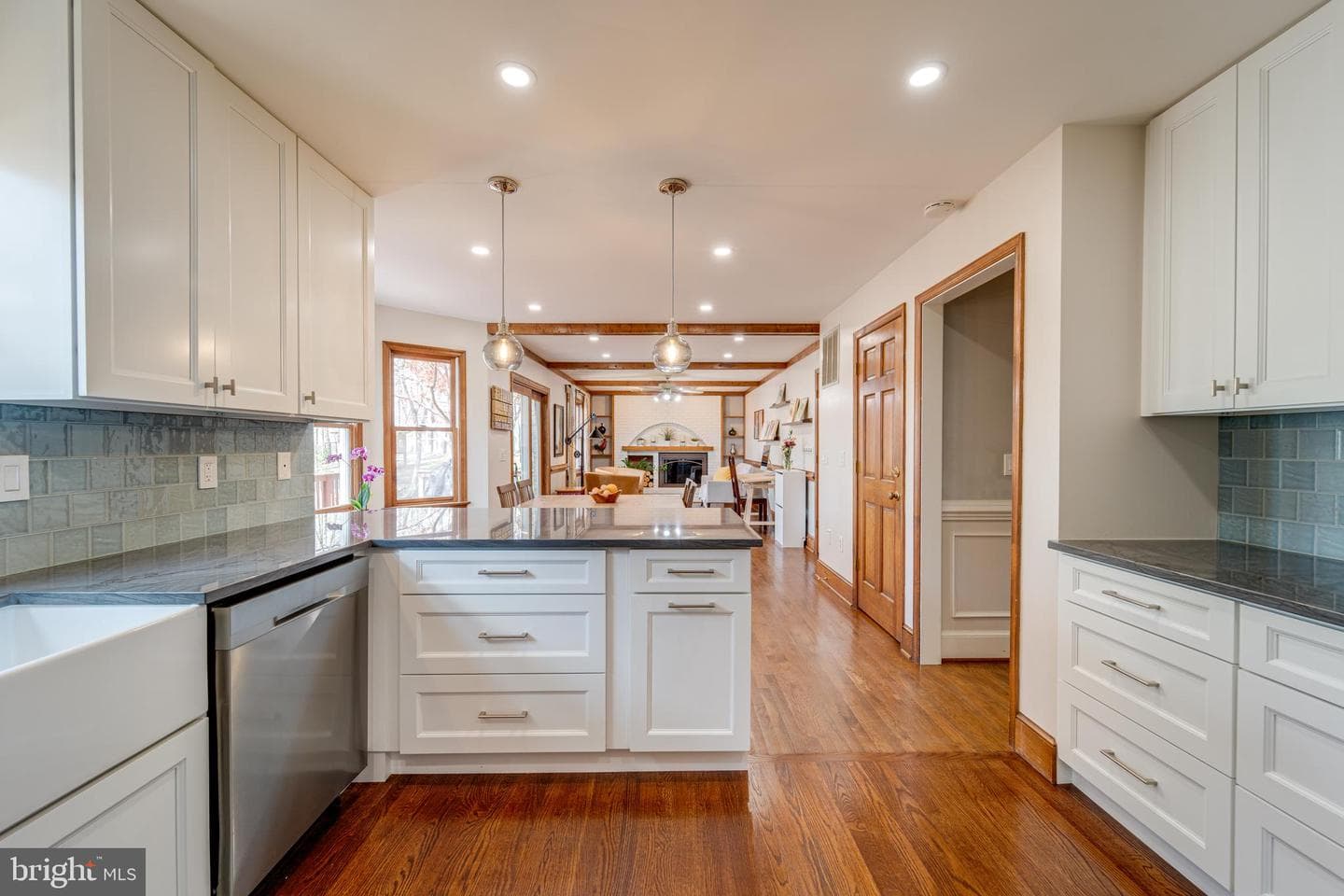 8232 Honeysuckle Road photo 24