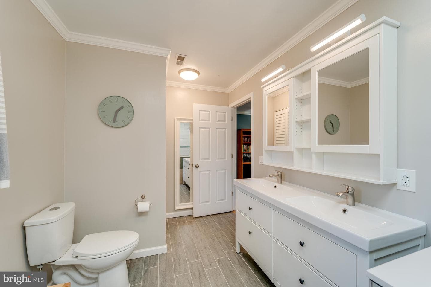 8232 Honeysuckle Road photo 37