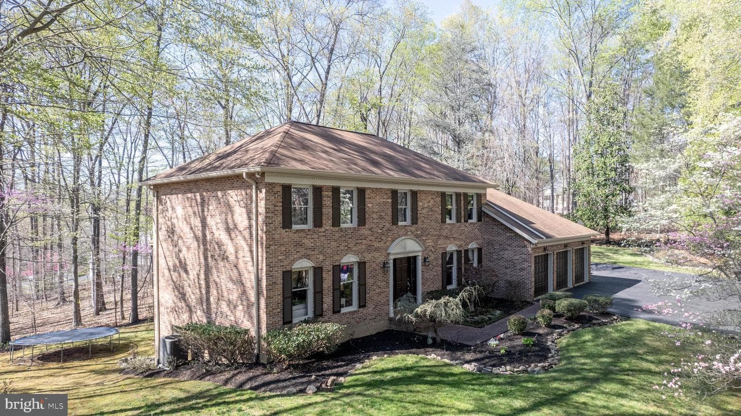 8232 Honeysuckle Road photo 4