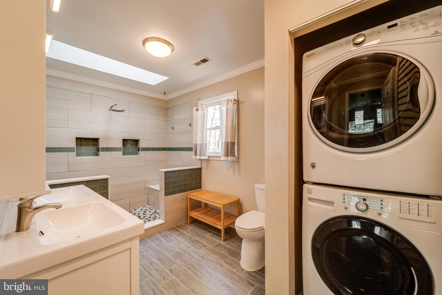 8232 Honeysuckle Road photo 45