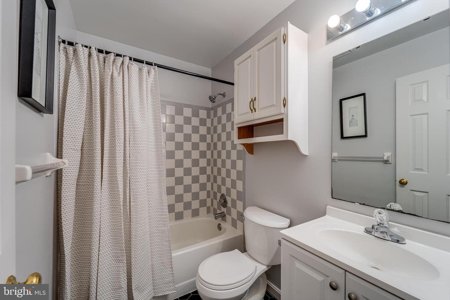 8232 Honeysuckle Road photo 46