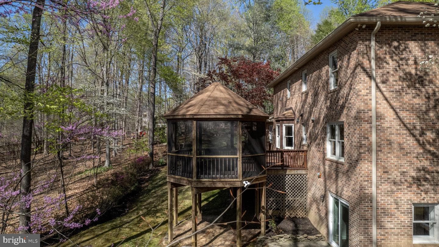 8232 Honeysuckle Road photo 58