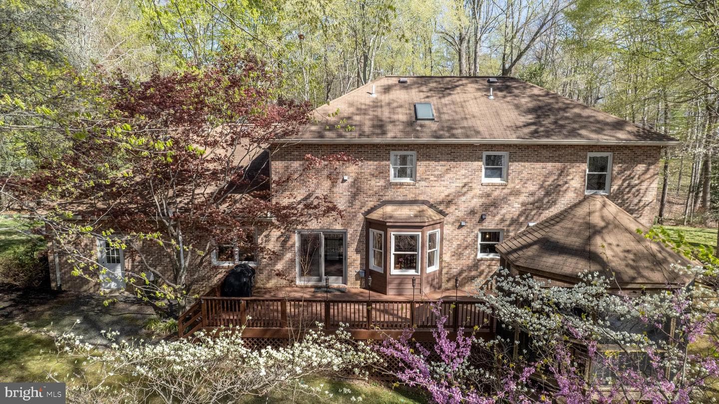 8232 Honeysuckle Road photo 61