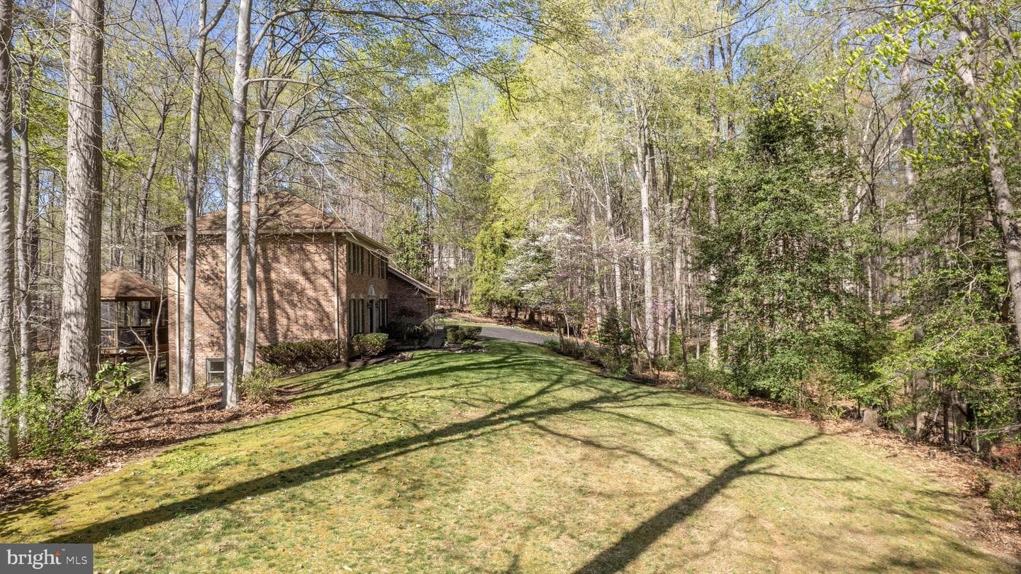8232 Honeysuckle Road photo 70