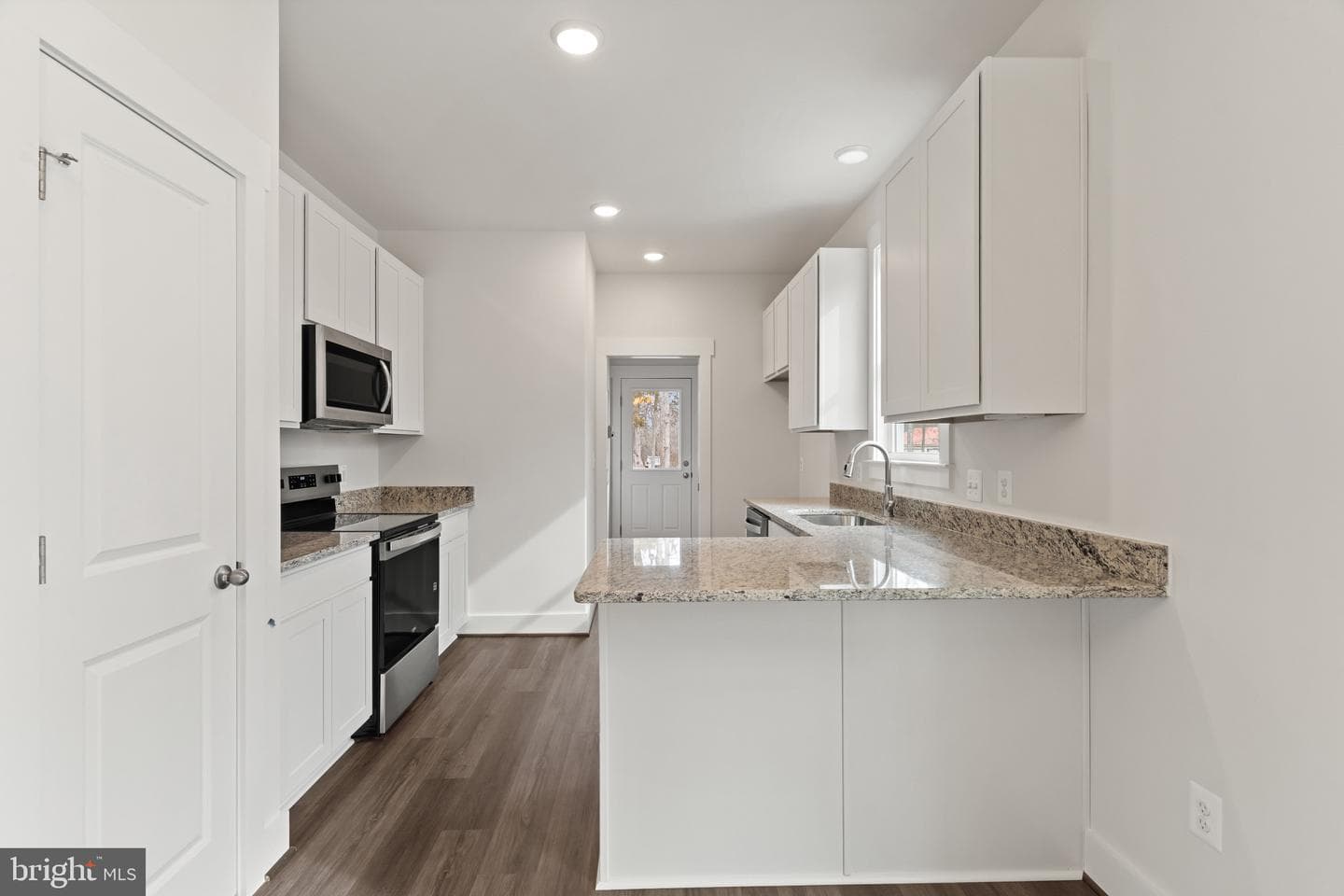 6735 Beverly Road photo 12