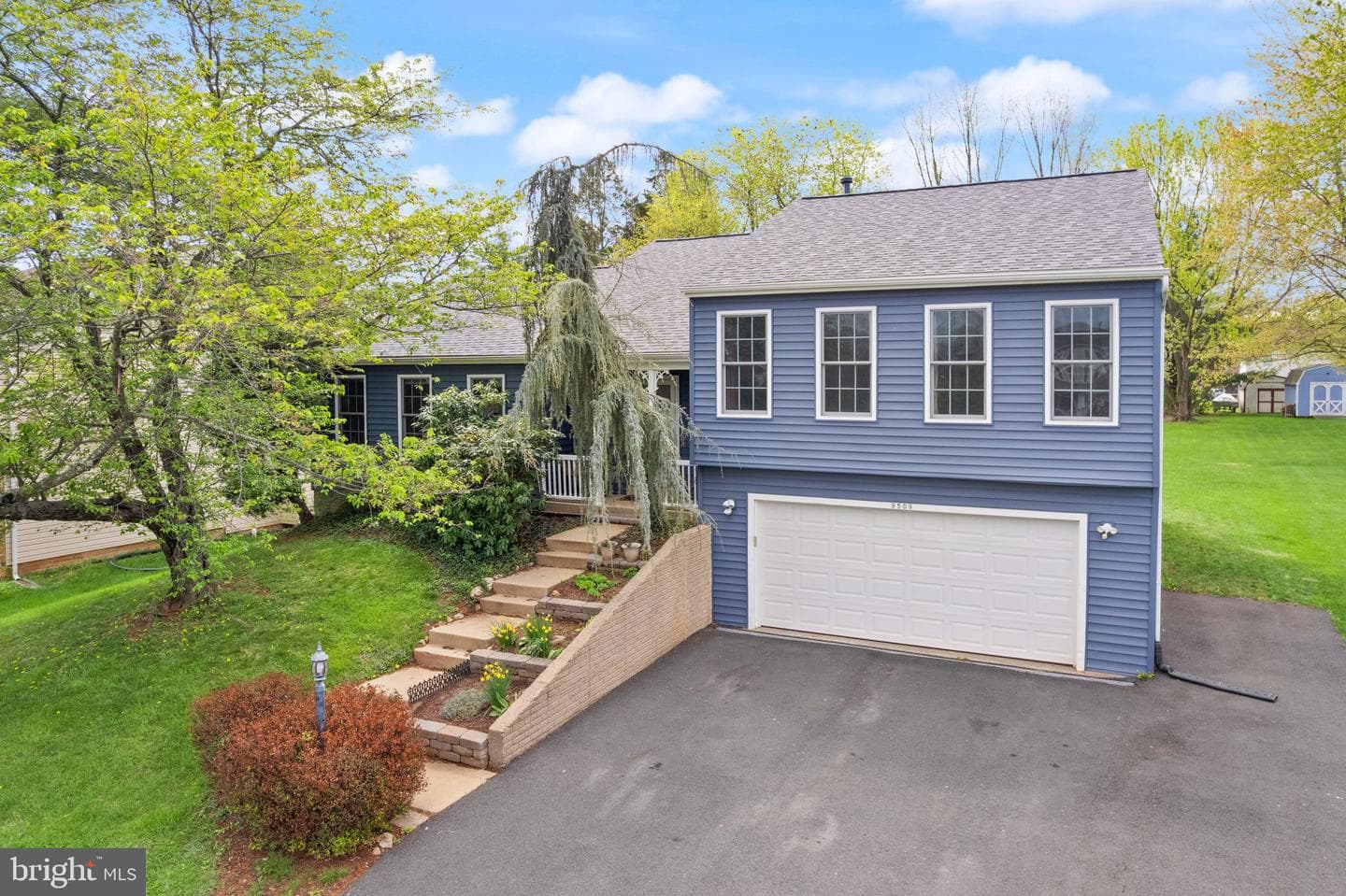 9509 Country Roads Lane photo 1