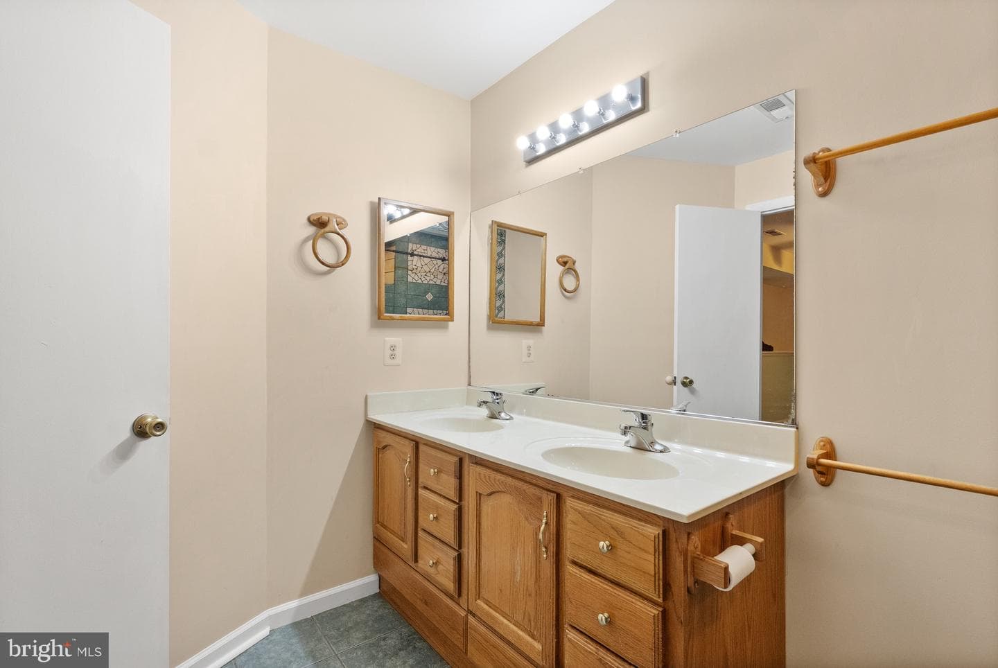 9509 Country Roads Lane photo 34