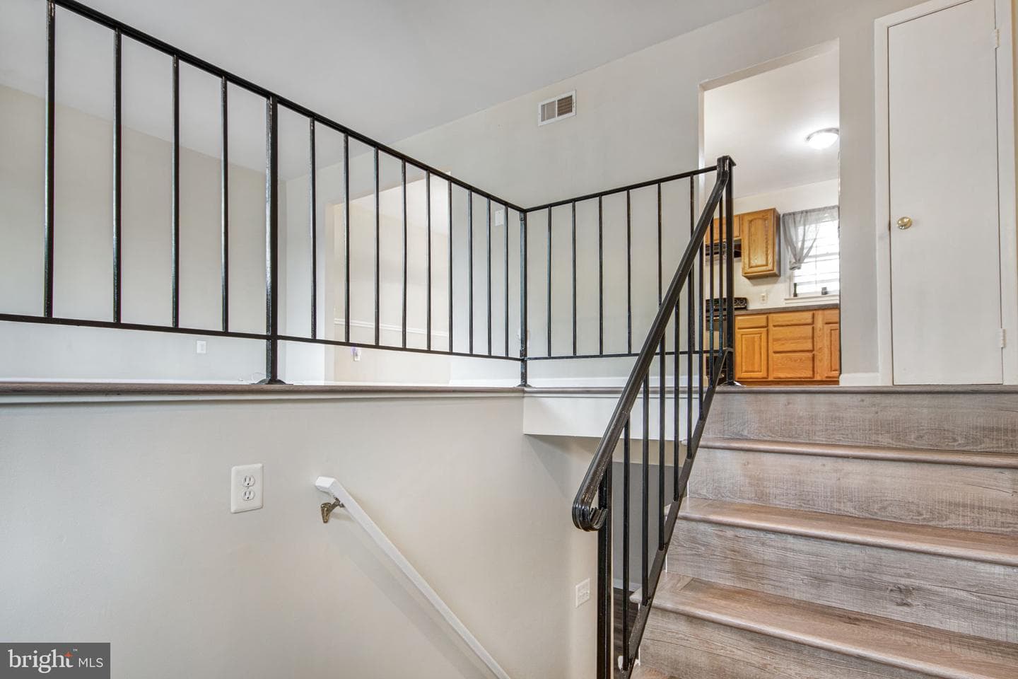 13537 Delaney Road photo 2