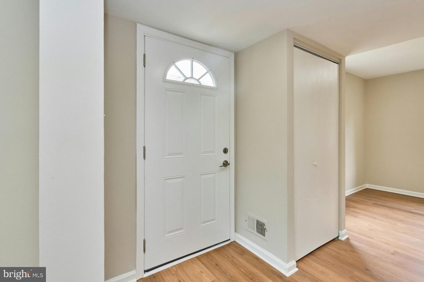 8321 Irongate Way photo 6