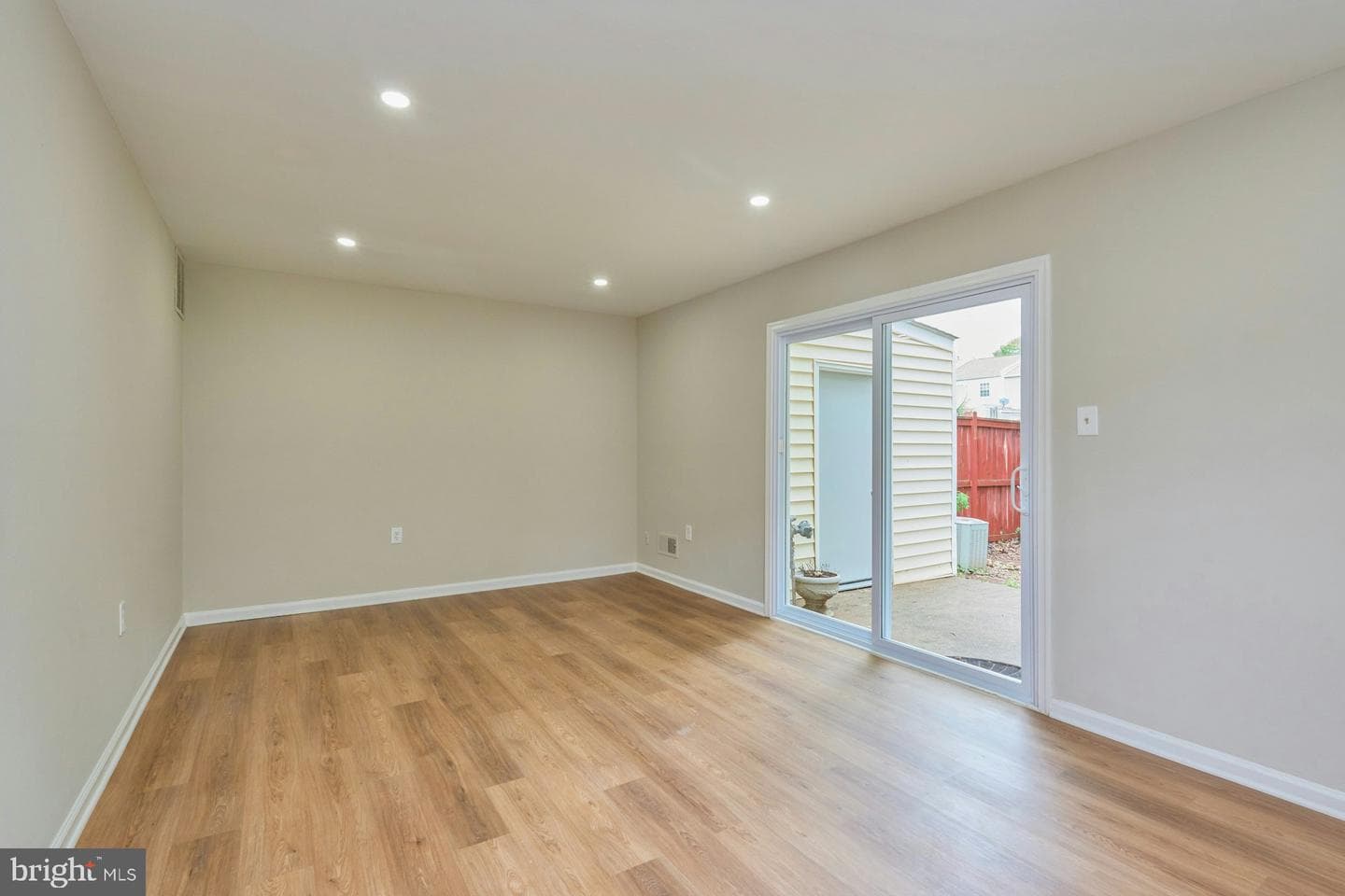 8321 Irongate Way photo 7