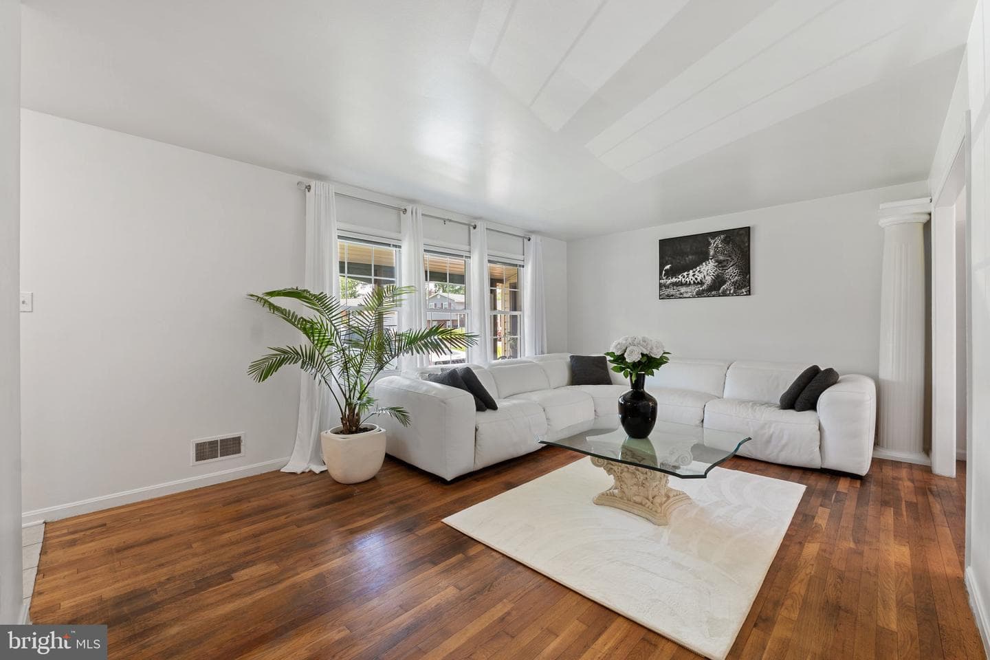 7518 Roxbury Avenue photo 10