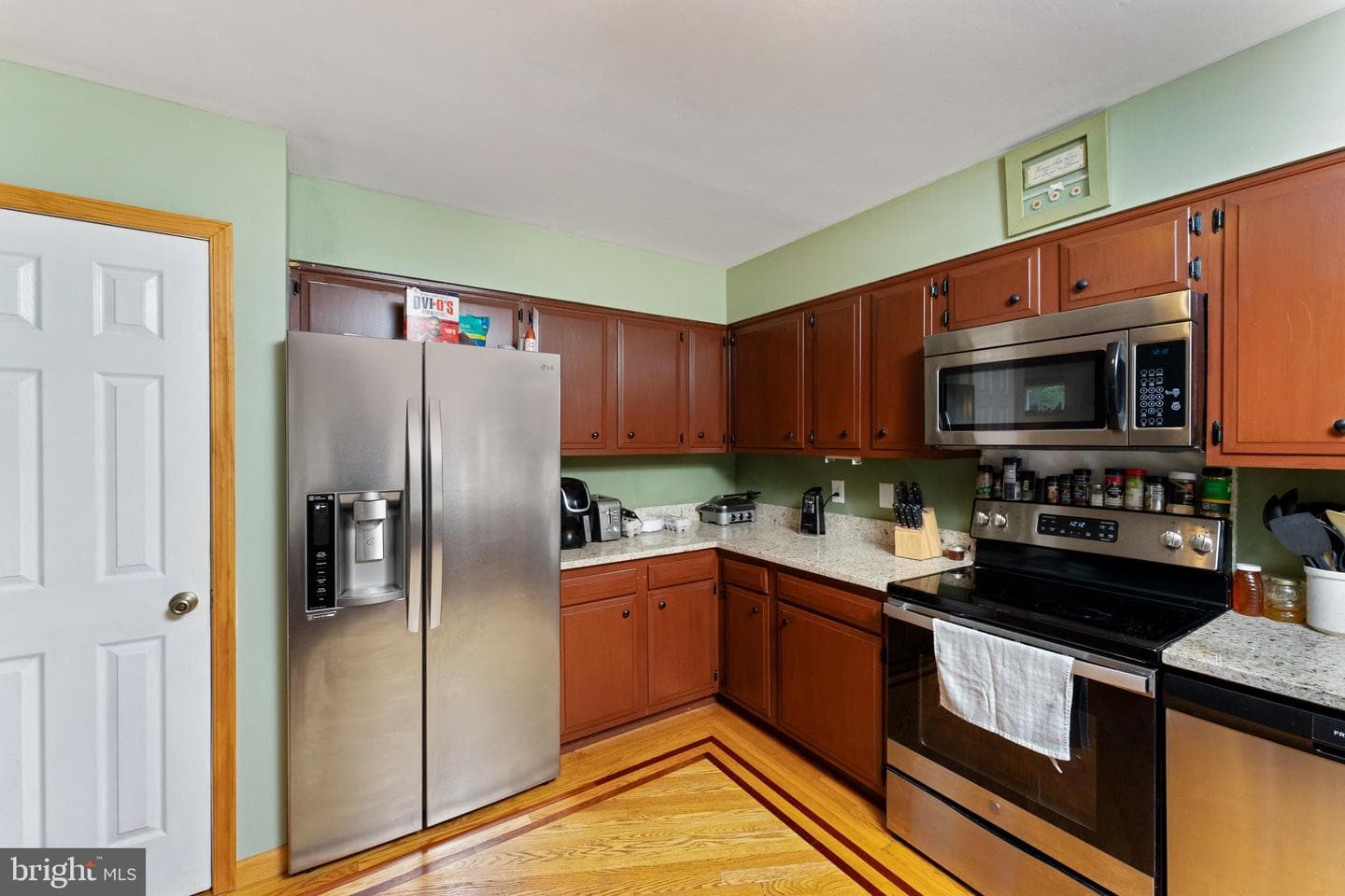 10001 Hopkins Lane photo 11