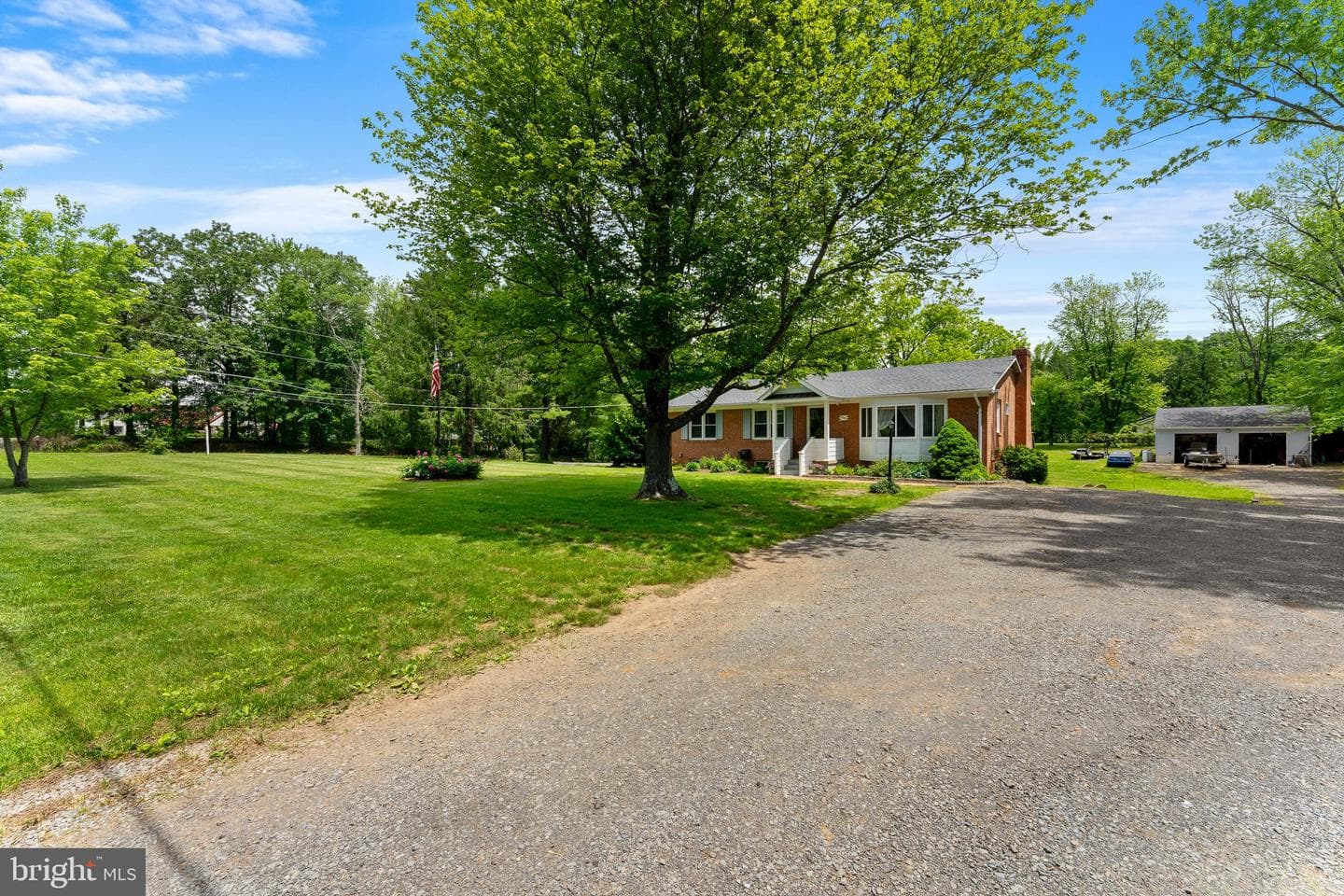 10001 Hopkins Lane photo 2