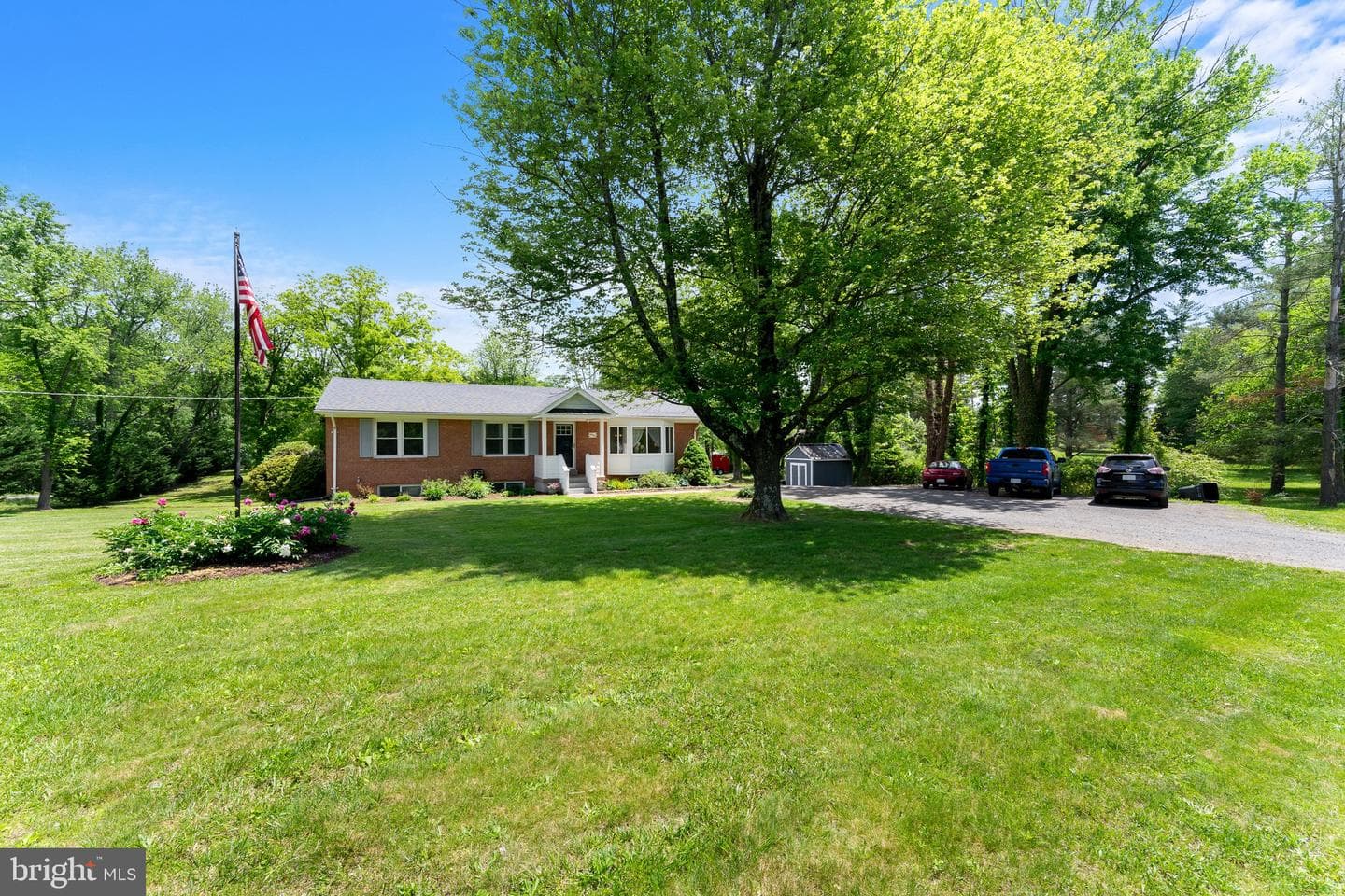 10001 Hopkins Lane photo 4