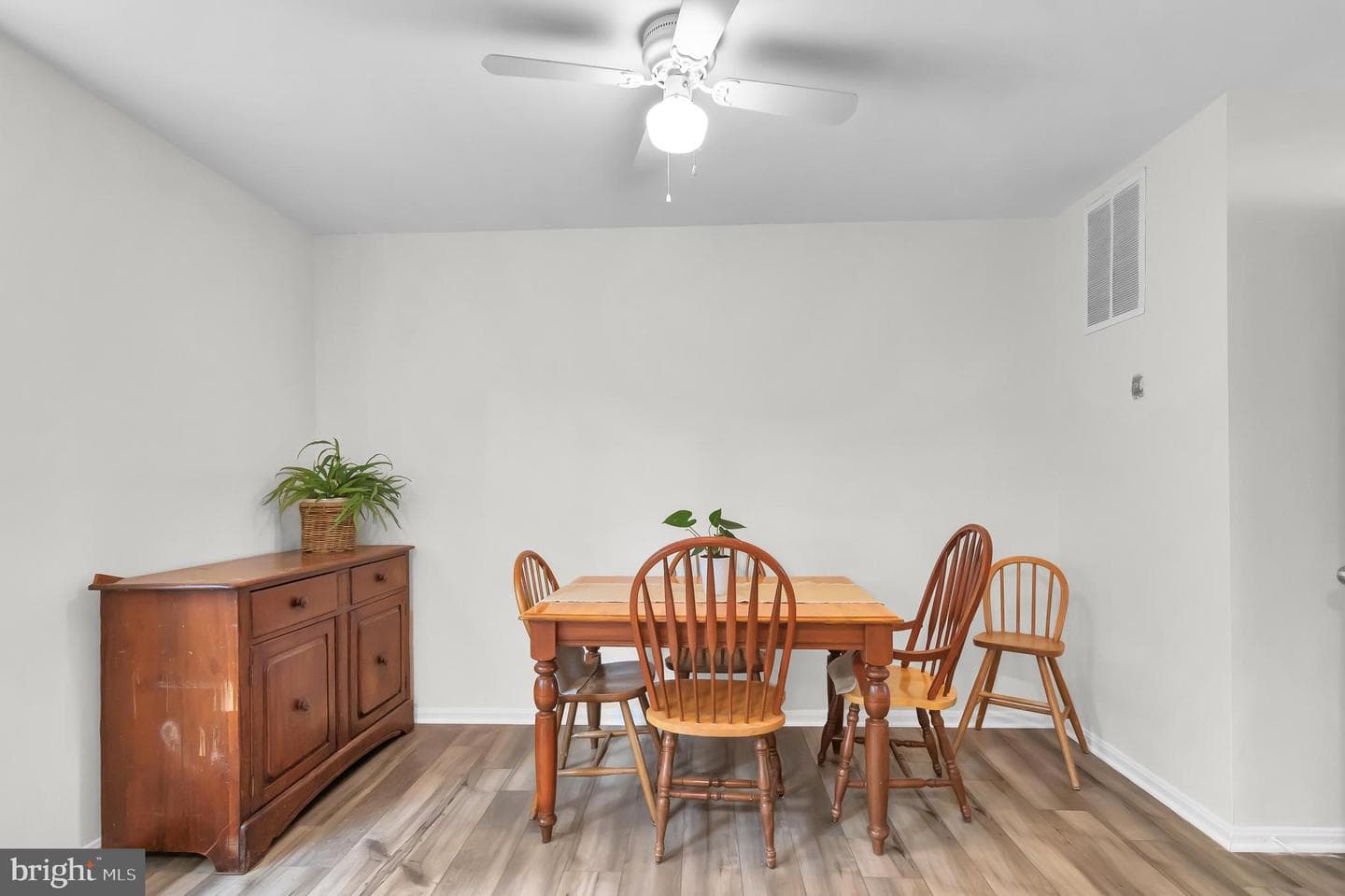 4660 Charlton Court photo 8