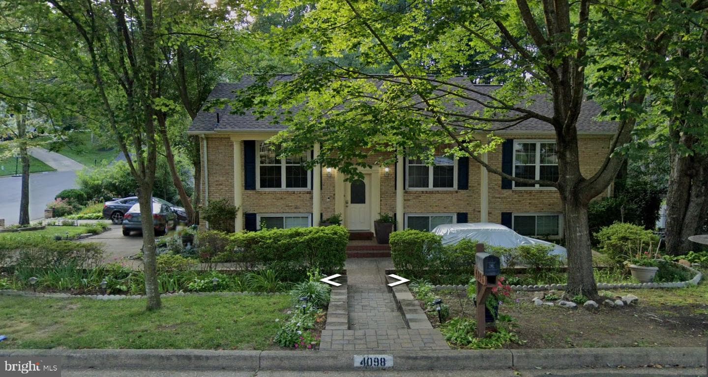 4098 Camelot photo 1