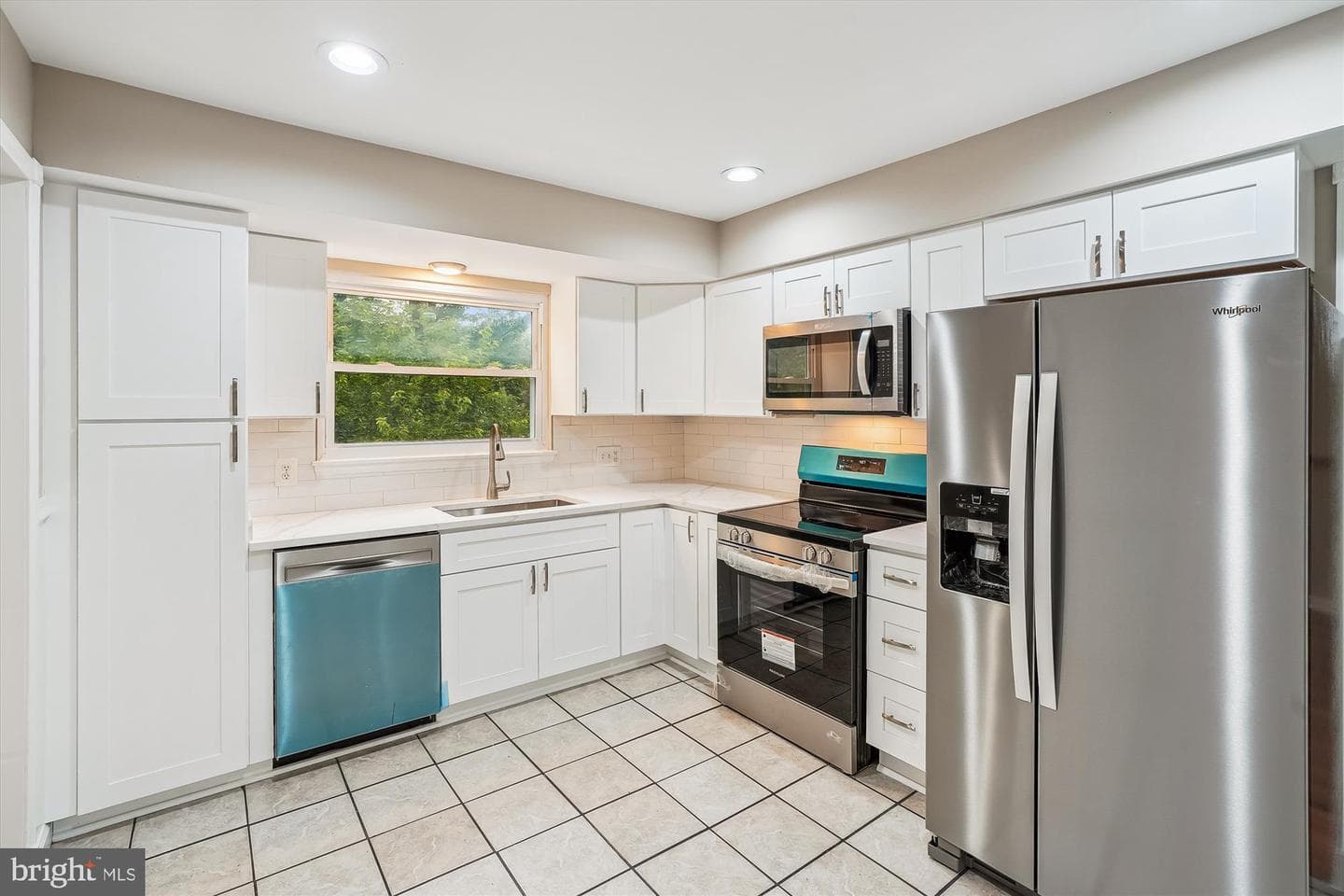 2502 Dover Court photo 6