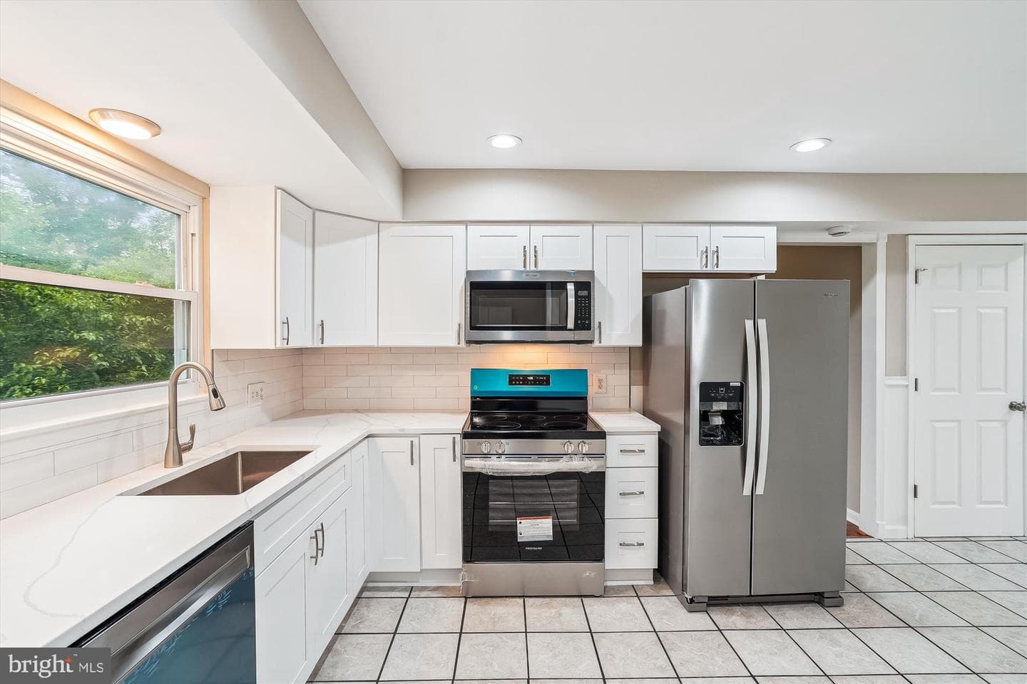 2502 Dover Court photo 7